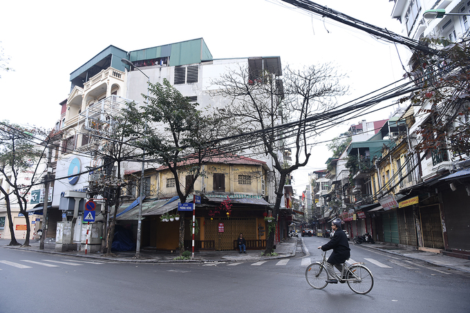 Hà Nội khác lạ sáng mùng 1 tết